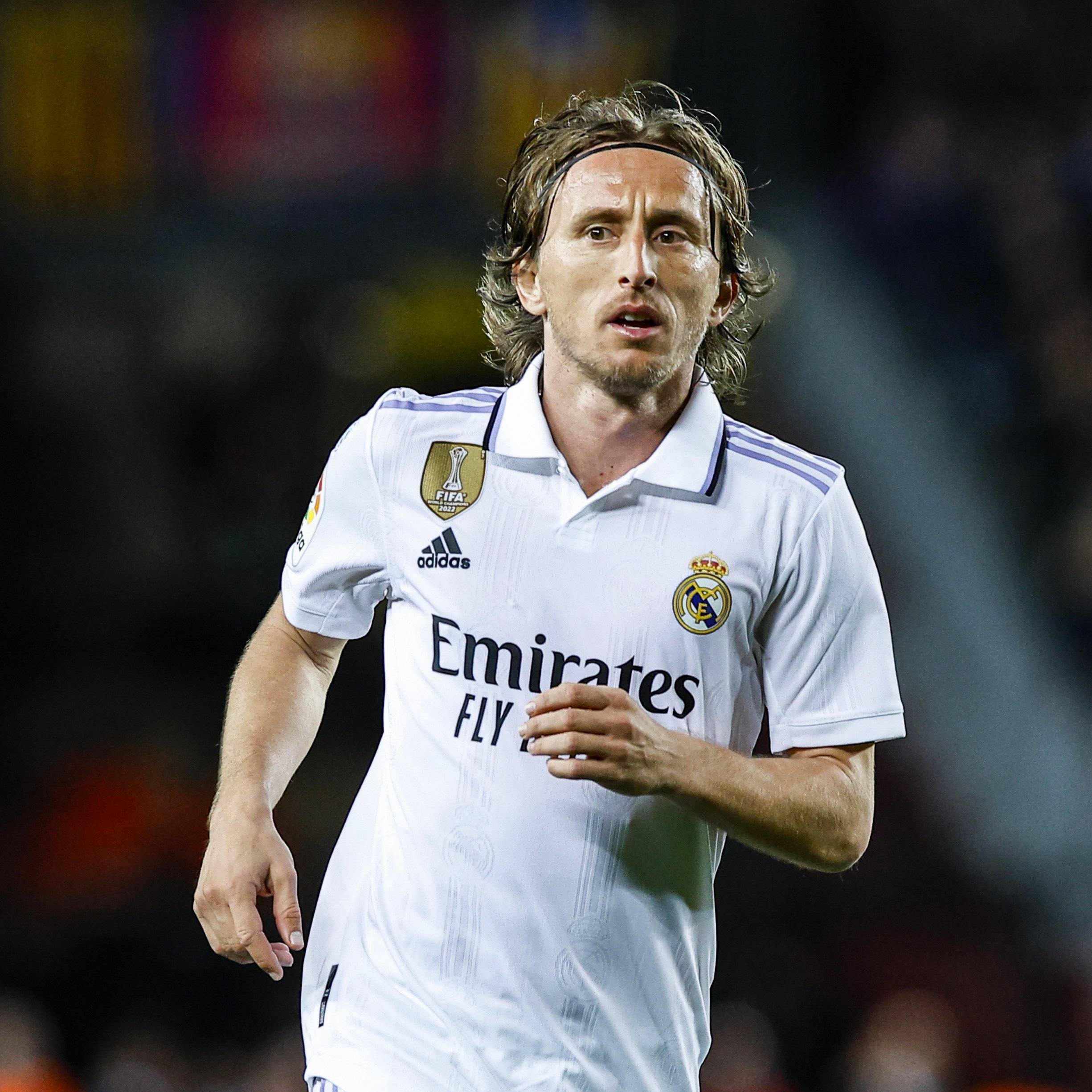 英超保级大战：卢顿3-2诺丁汉森林，逃离降级区